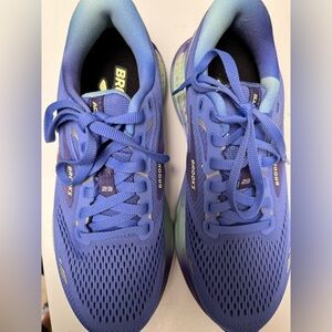 Brooks Women’s Adrenaline GTS 23 Sneaker Size 7